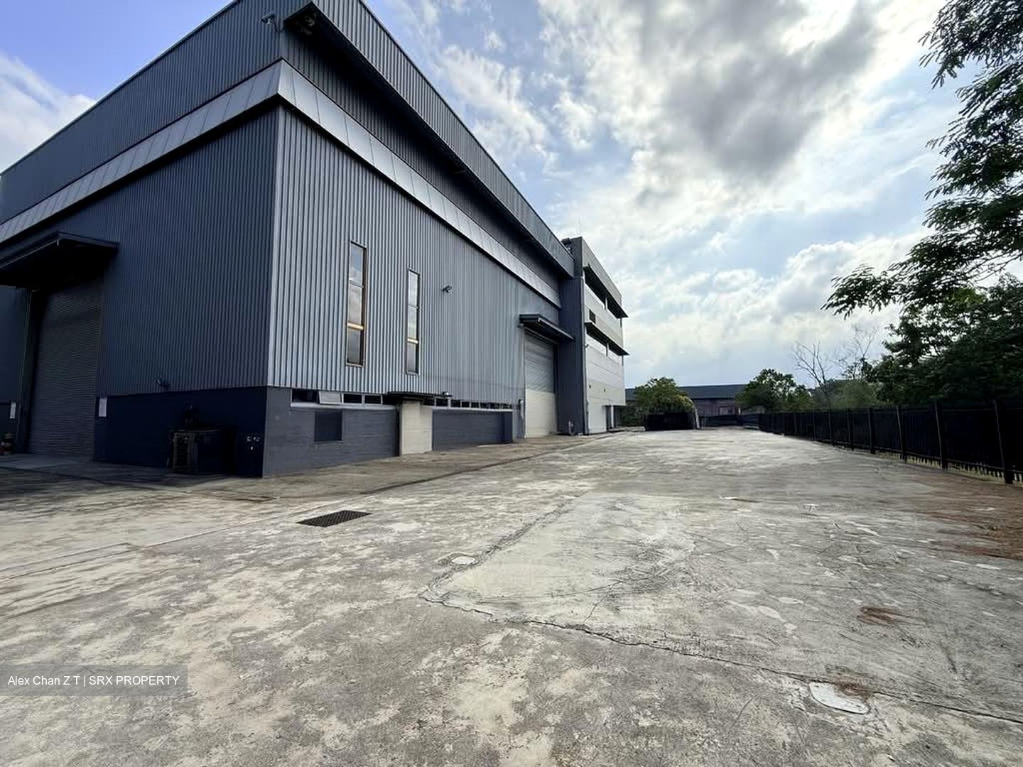 Loyang Crescent (D17), Factory #578706041